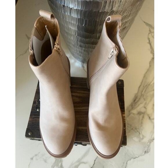 DV by Dolce Vita Juliet Lug Sole Boots in Beige - Picture 2 of 10